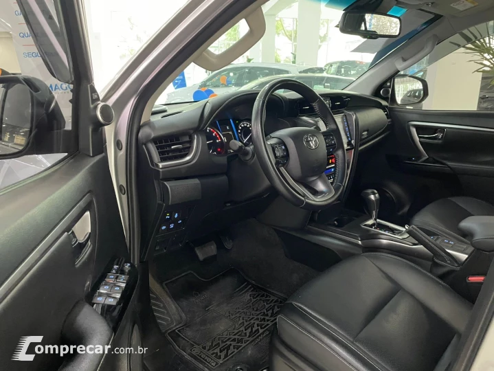 HILUX SW4 2.8 D-4d Turbo SRX 7L 4X4