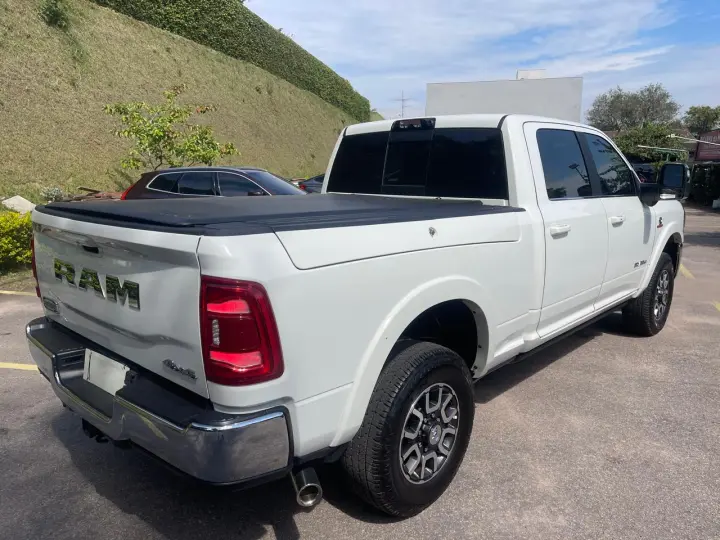 RAM 6.7 3500 Laramie Longhorn 4X4 CD 6 Cilindros Turbo