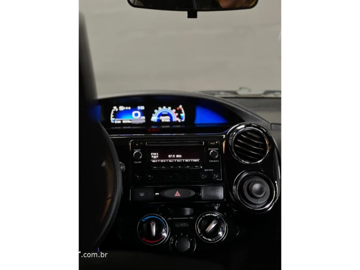 ETIOS 1.5 X PLUS SEDAN 16V FLEX 4P AUTOMÁTICO