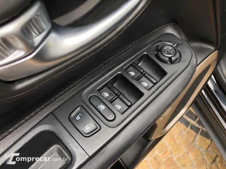 Renegade 1.8 16V Flex Longitude 4P Automático