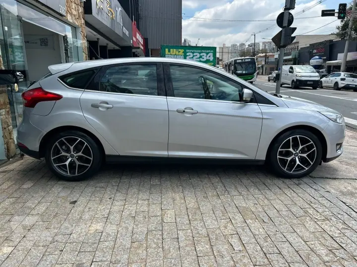 FOCUS 2.0 TITANIUM FASTBACK 16V FLEX 4P POWERSHIFT