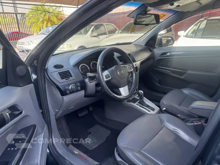 Vectra Sedan 2.0 4P COLLECTION