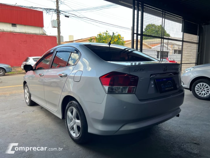 CITY 1.5 LX Sedan 16V