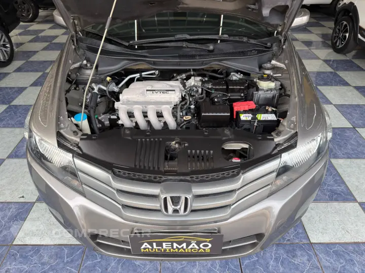 CITY 1.5 DX Sedan 16V