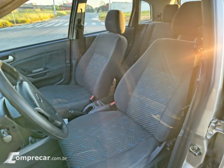 FIESTA 1.6 MPI Class Hatch 8V
