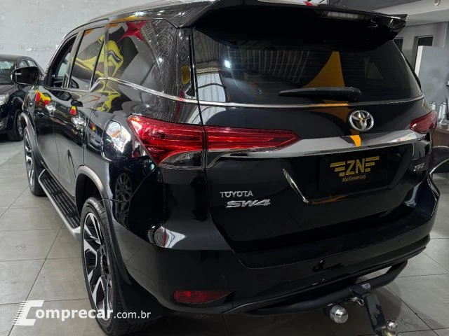 HILUX SW4 - 2.8 D-4D TURBO SRX 7L 4X4 AUTOMÁTICO