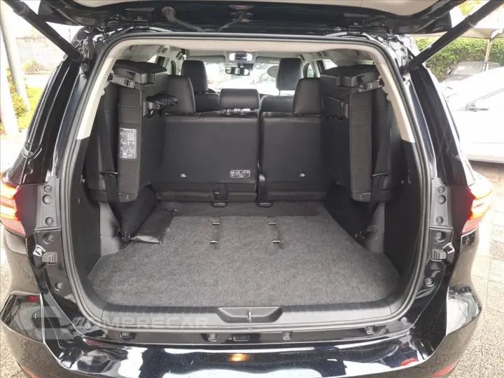 HILUX SW4 2.8 D-4D TURBO DIESEL SRX 7L 4X4 AUTOMÁ