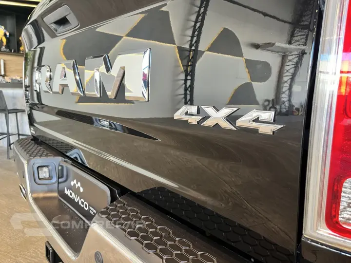 Classic 5.7 V8 32V 4P HEMI LARAMIE AUTOMÁTICO