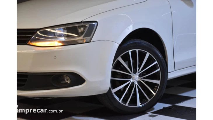 JETTA - 2.0 COMFORTLINE 4P MANUAL