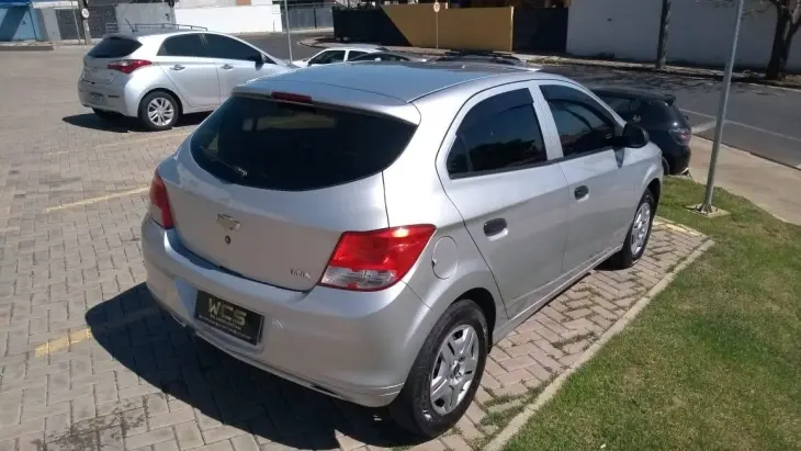 Onix Hatch LS 1.0 8V FlexPower 5P 2015