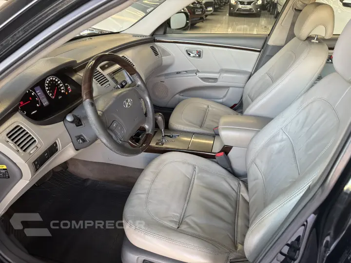 AZERA 3.3 MPFI GLS Sedan V6 24V