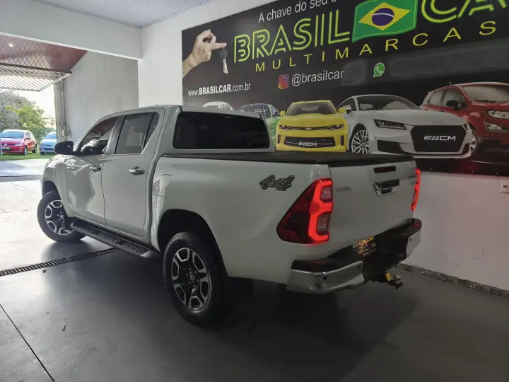 HILUX 2.8 D-4D TURBO DIESEL CD SRX 4X4 AUTOMÁTICO