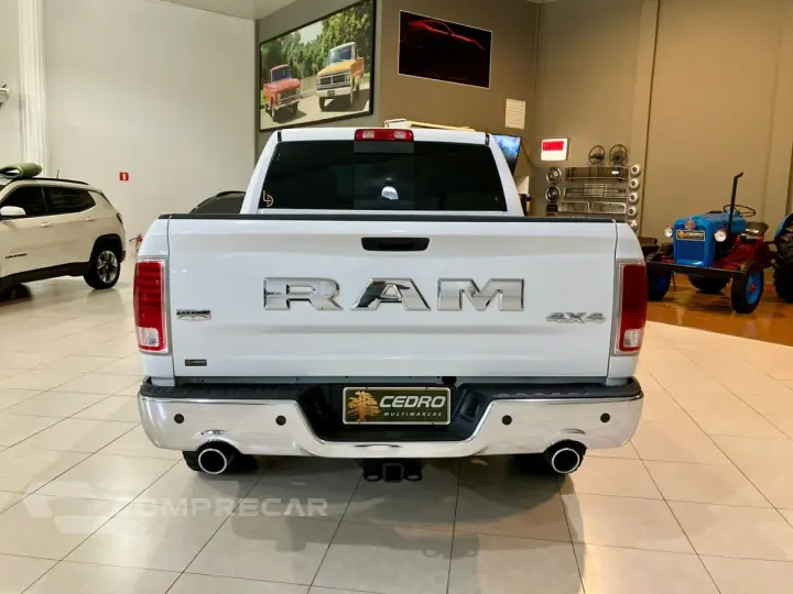 1500 5.7 V8 CLASSIC LARAMIE CABINE DUPLA 4X4 AUTOMÁTICO