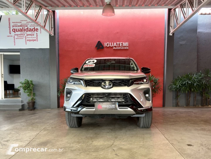 HILUX SW4 2.8 D-4D TURBO DIESEL SRX PLATINUM 7L 4X4 AUTOMÁTI