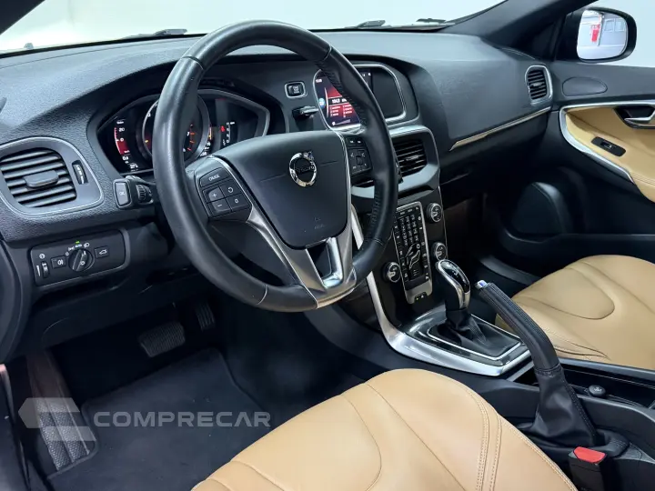 V40 2.0 T4 MOMENTUM GASOLINA 4P AUTOMÁTICO