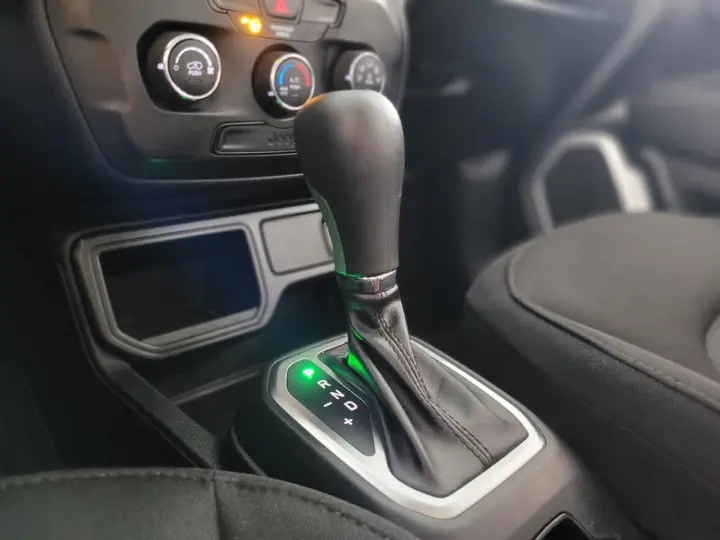 RENEGADE Renegade1.8 4x2 Flex 16V Aut.