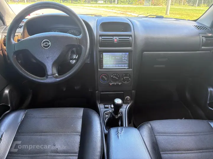 ASTRA 2.0 MPFI Sedan 8V