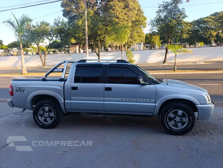 S10 2.4 MPFI Executive 4X2 CD 8V