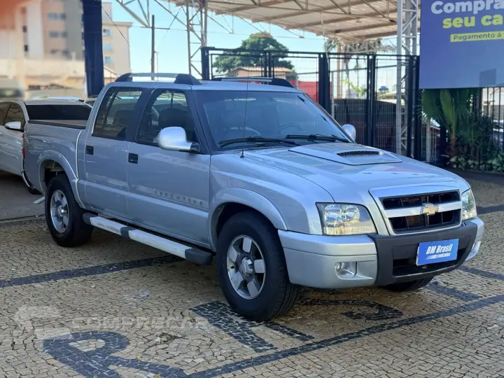 S10 2.4 MPFI Executive 4X2 CD 8V