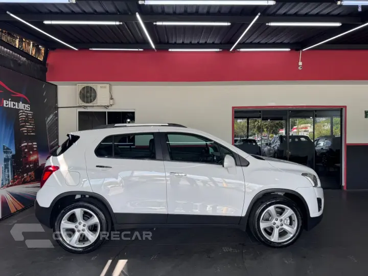 Tracker 1.8 LTZ com teto solar