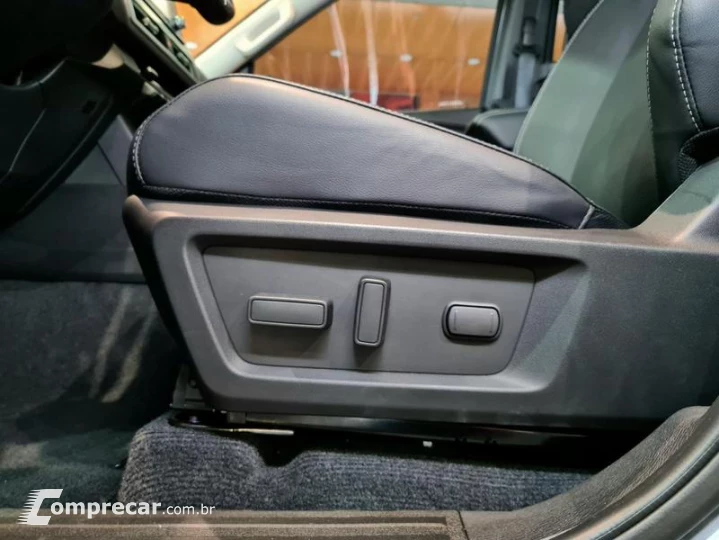 TRITON HPE-S 2.4 CD 4x4 TB DIESEL AUT.