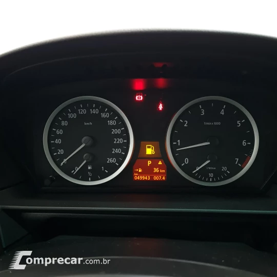 545I 4.4 Sedan V8 32V
