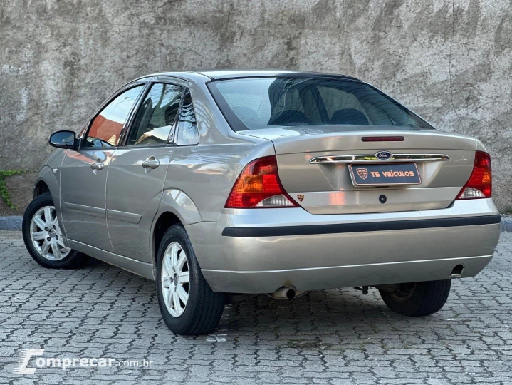 FOCUS 2.0 GHIA SEDAN 16V GASOLINA 4P MANUAL