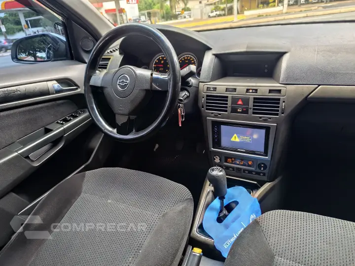 VECTRA 2.0 MPFI GT HATCH 8V FLEX 4P MANUAL