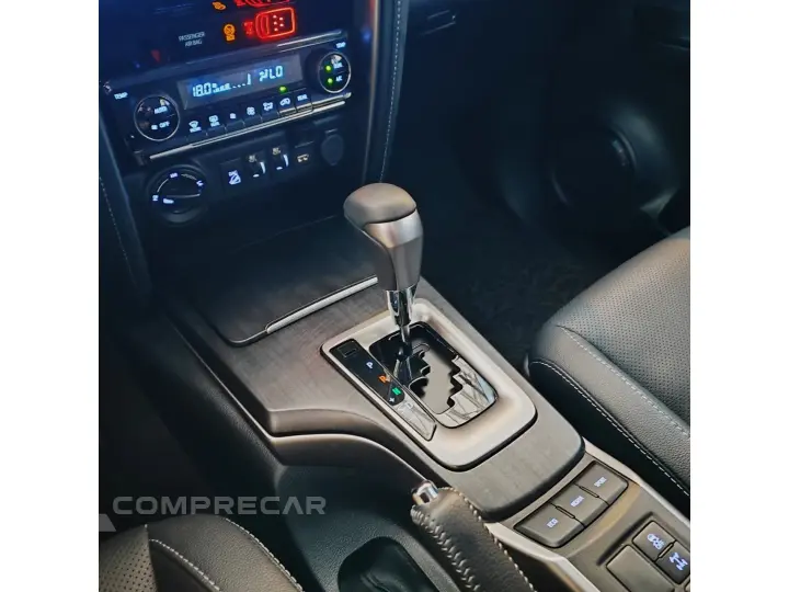 HILUX SW4 2.8 D-4D TURBO DIESEL SRX PLATINUM 7L 4X4 AUTOMÁTI