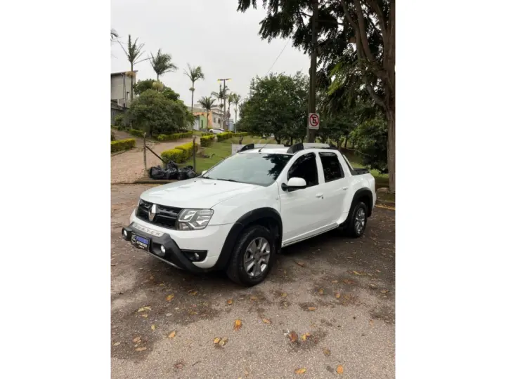 DUSTER OROCH 2.0 16V FLEX DYNAMIQUE 4P AUTOMÁTICO