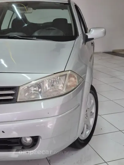 Megane Sedan Dynamique 1.6 16V (flex)