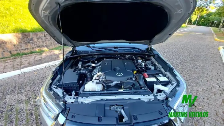 HILUX 2.8 D-4D TURBO DIESEL CD SRX 4X4 AUTOMÁTICO