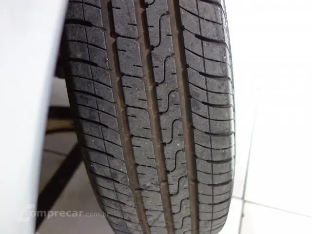 CLASSIC - 1.0 MPFI VHCE 8V 4P MANUAL