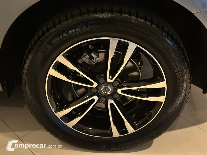 XC40 2.0 T5 Momentum AWD Geartronic