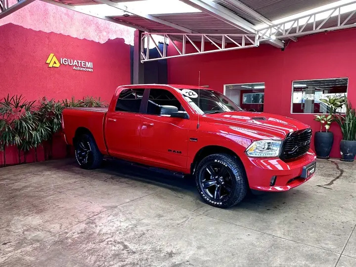 CLASSIC 5.7 V8 GASOLINA LARAMIE NIGHT EDITION CD 4X4 AUTOMÁT