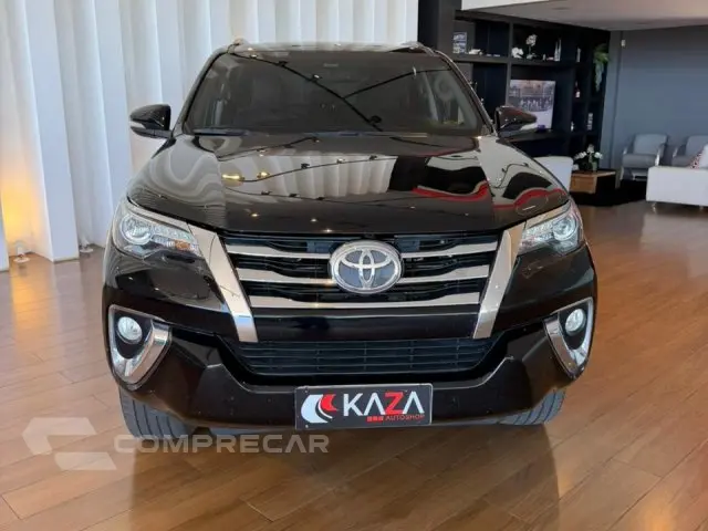 HILUX SW4 - 2.8 SRX 4X4 7 LUGARES 16V TURBO INTERCOOLER 4P A