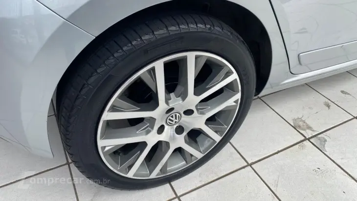 VOLKSWAGEN UP 1.0 TSI MOVE UP 12V