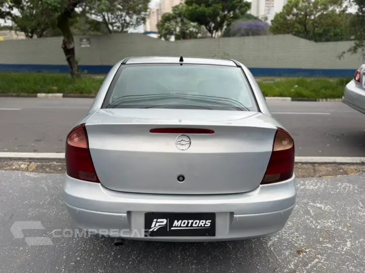 CORSA 1.8 MPFI Sedan 8V