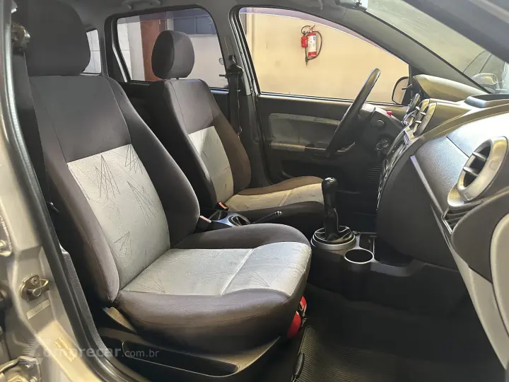 FIESTA 1.6 MPI Hatch 8V