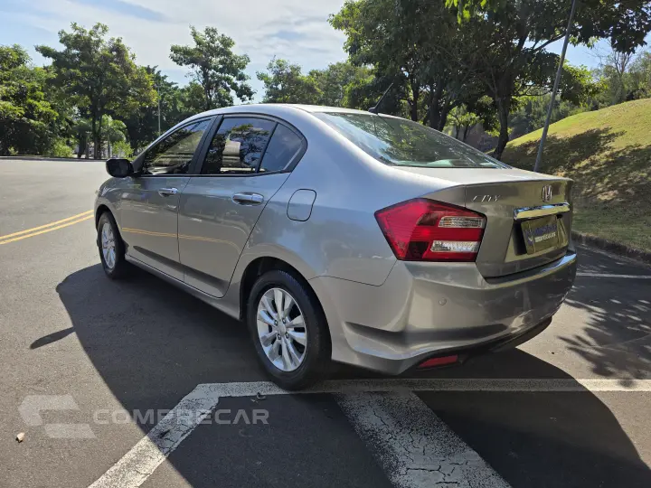 CITY 1.5 LX Sedan 16V