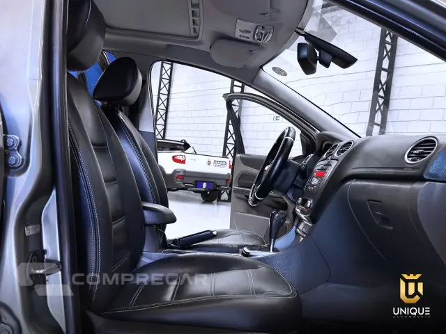 FOCUS HATCH - 2.0 TITANIUM HATCH 16V 4P AUTOMÁTICO