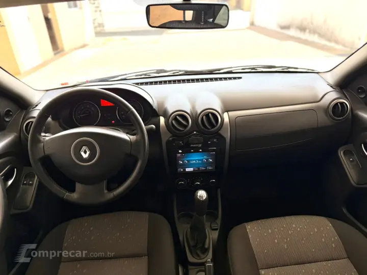 renault logan expression Hi-flex 1.6 8v 4p 2013