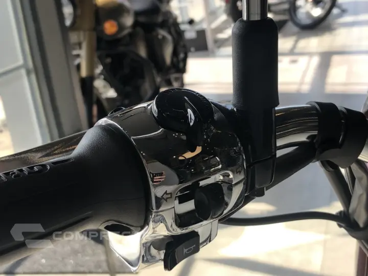 CLASSIC 650 VALLAM RED