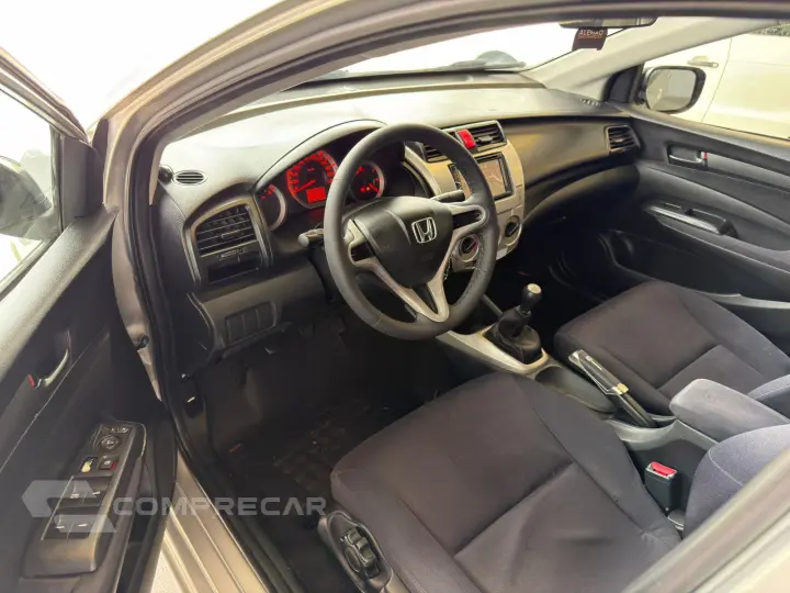 CITY 1.5 LX Sedan 16V