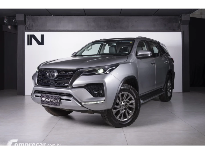 HILUX SW4 2.8 D-4D TURBO DIESEL SRX 7L 4X4 AUTOMÁTICO