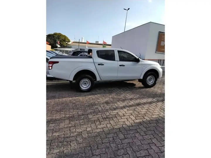 L200 TRITON 2.4 16V TURBO DIESEL GL CD 4X4 MANUAL