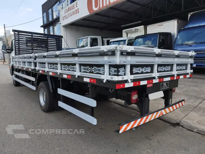 Delivery 11.180 Prime + Carroceria Madeira