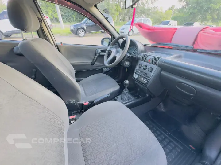 Classic Sedan 1.6 4P