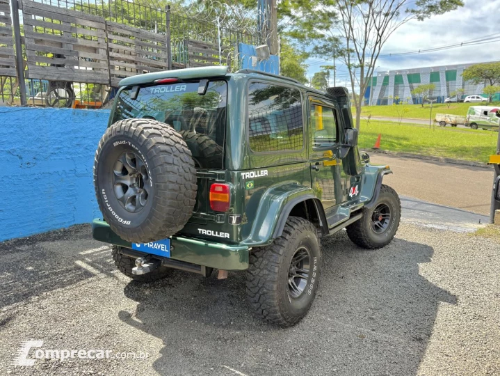 T-4 4x4 2.8 TB Int. Cap. Rígida Diesel