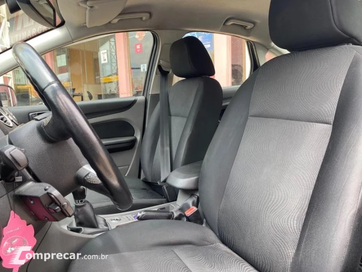 FOCUS SEDAN 2.0
